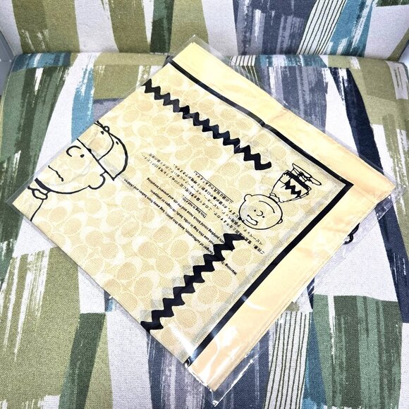 Coach x Peanuts Signature Charlie Brown Print Bandana In Hay Black Iconic - Picture 5 of 9